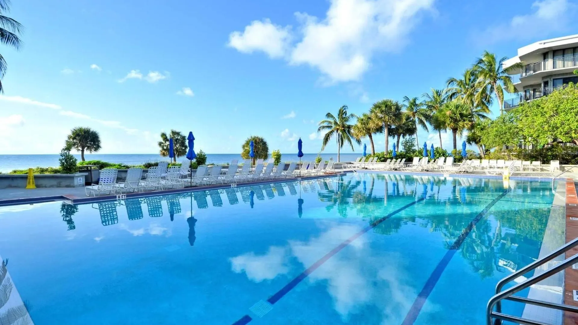 Papaya Place By Avantstay Great Location W Balcony Outdoor Dining Shared Pool Hot Tub Key West